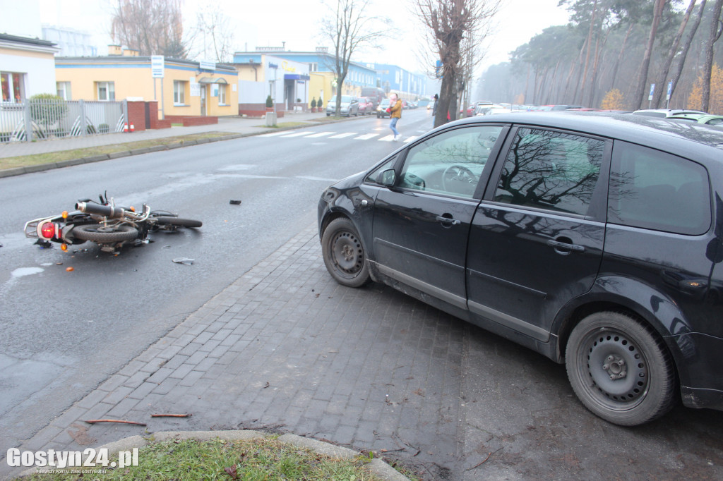 Zderzenie forda z motorowerem na ul. Starogostyńskiej