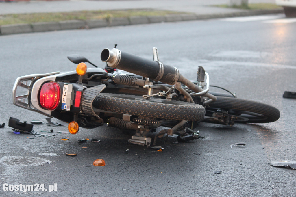 Zderzenie forda z motorowerem na ul. Starogostyńskiej