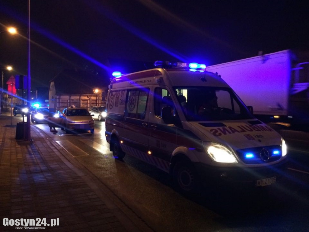 Zderzenie osobówek w centrum Gostynia