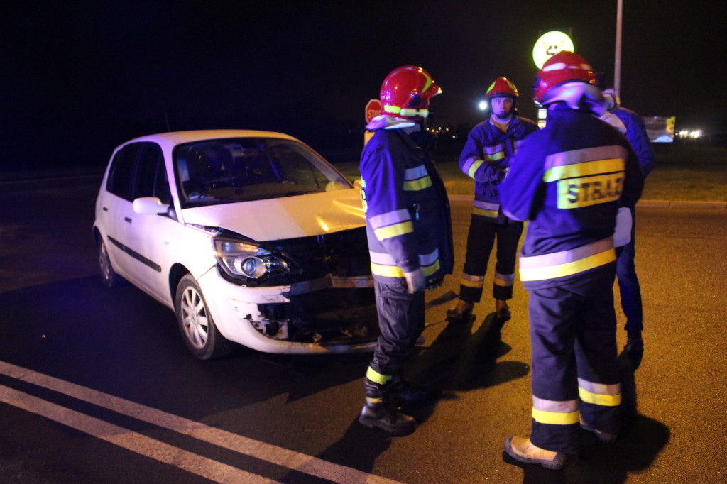 Kolizja trzech samochodów na wyjeździe z Gostynia