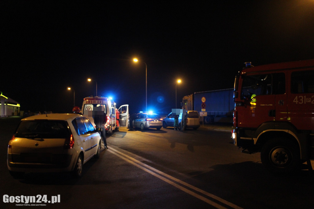 Kolizja trzech samochodów na wyjeździe z Gostynia