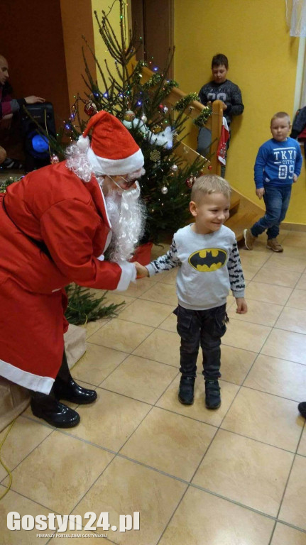 Dzieci z Zalesia odwiedził Święty Mikołaj