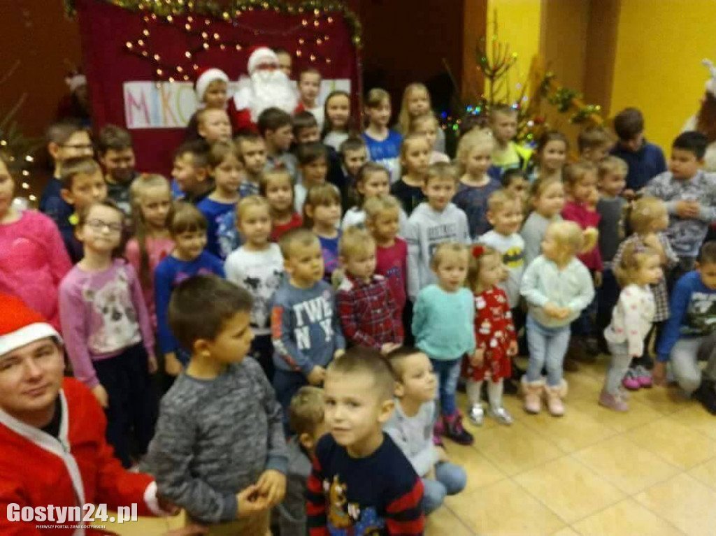 Dzieci z Zalesia odwiedził Święty Mikołaj