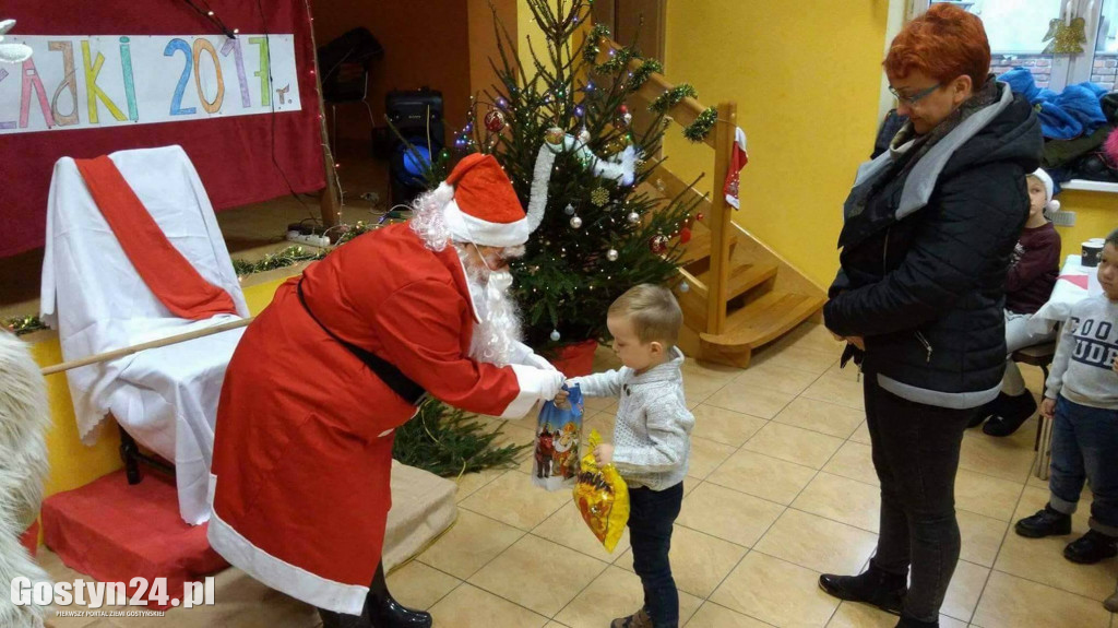 Dzieci z Zalesia odwiedził Święty Mikołaj