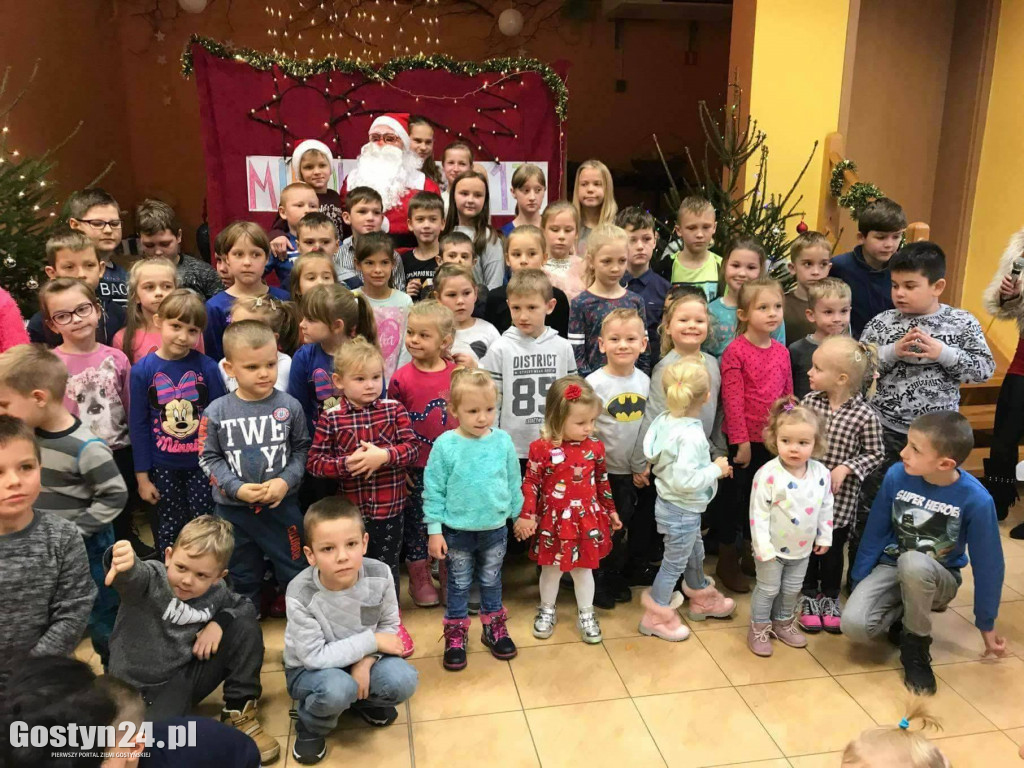 Dzieci z Zalesia odwiedził Święty Mikołaj