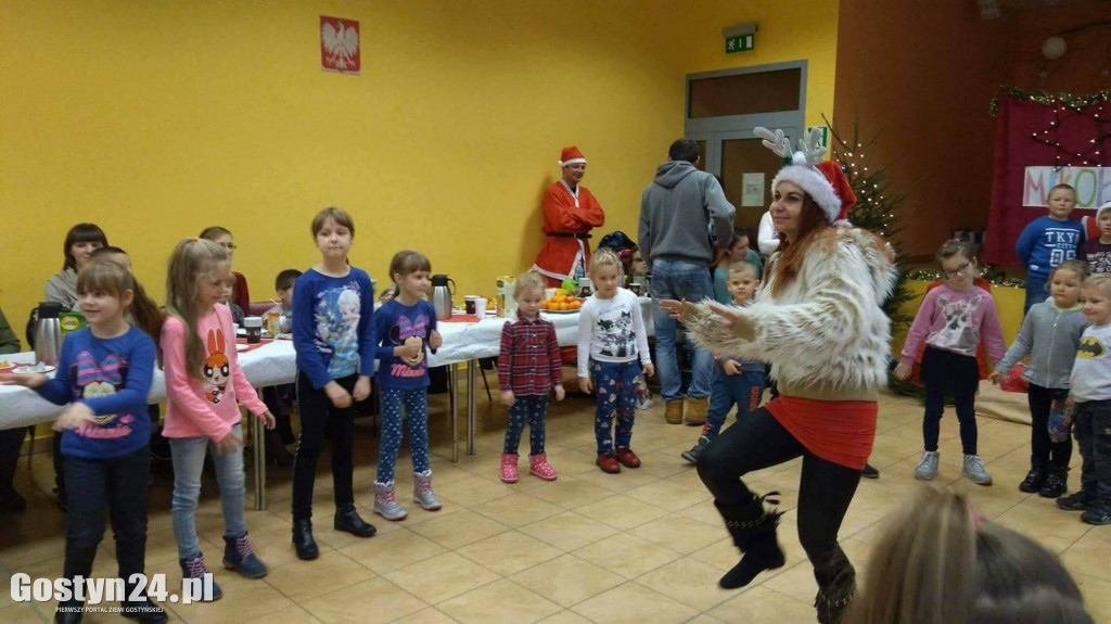 Dzieci z Zalesia odwiedził Święty Mikołaj