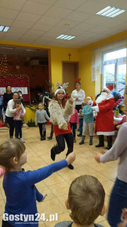 Dzieci z Zalesia odwiedził Święty Mikołaj