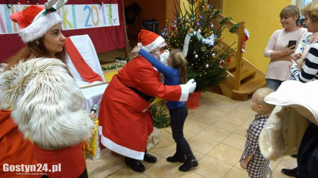 Dzieci z Zalesia odwiedził Święty Mikołaj