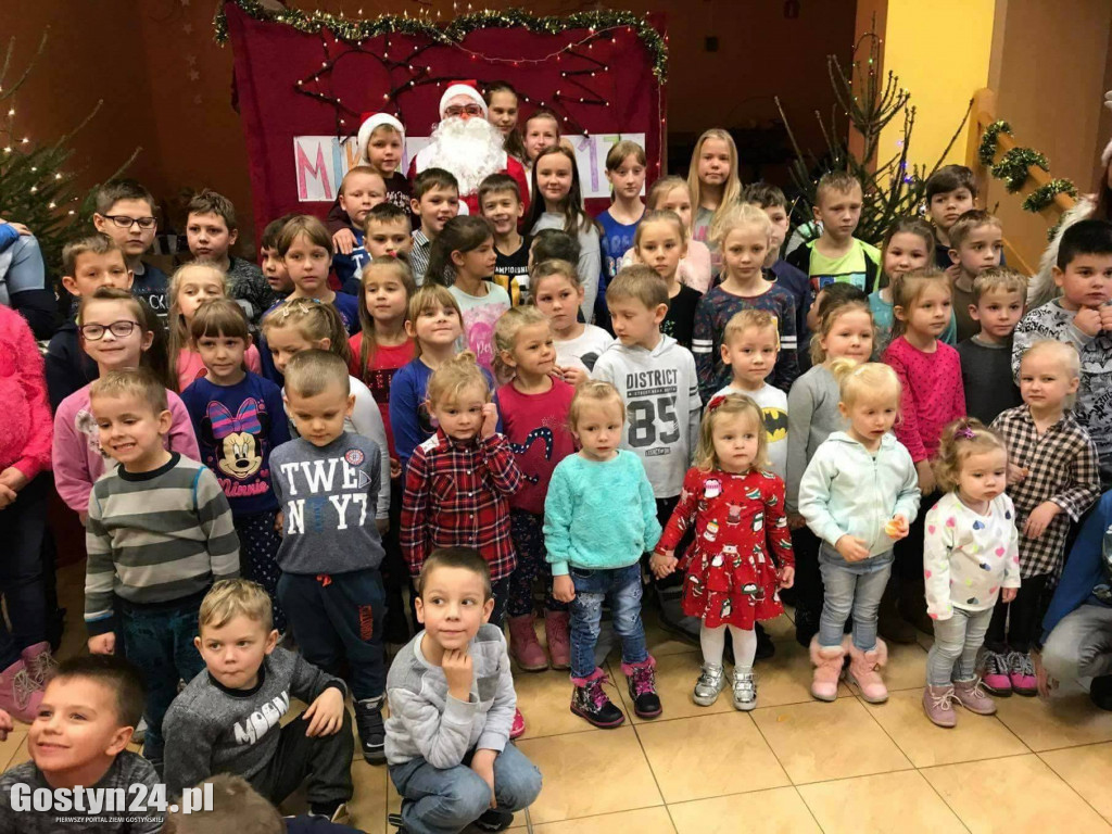 Dzieci z Zalesia odwiedził Święty Mikołaj