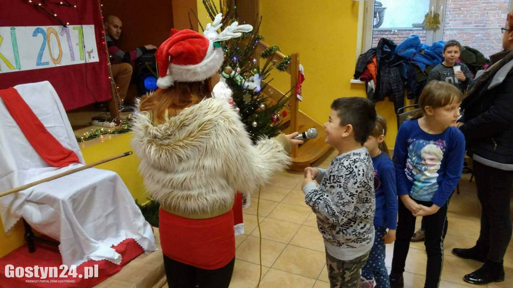 Dzieci z Zalesia odwiedził Święty Mikołaj
