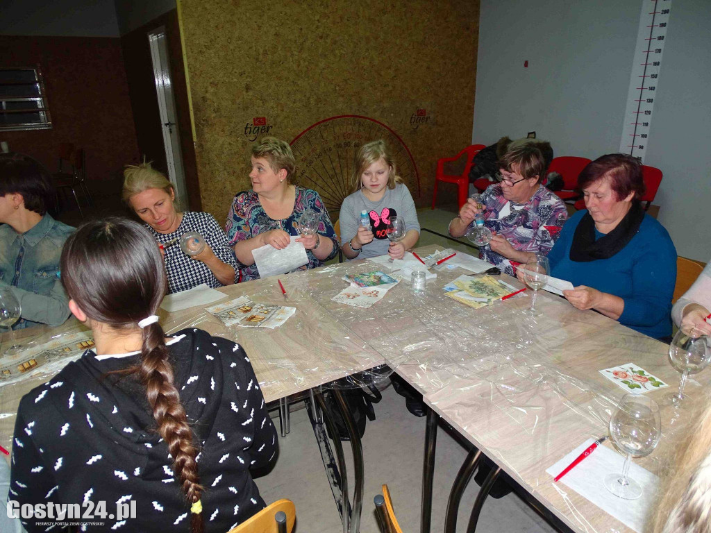 Tworzyli świąteczne kieliszki