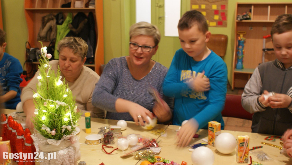 Dzieci same zrobiły ozdoby na choinki