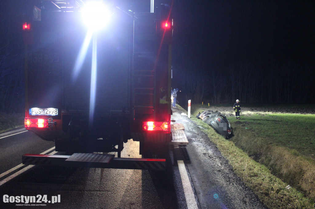 Wypadek volkswagena na krajowej dwunastce