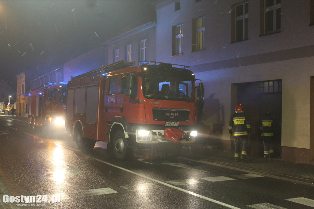 Wybuchł pożar w kotłowni kamienicy