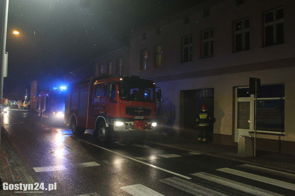 Wybuchł pożar w kotłowni kamienicy
