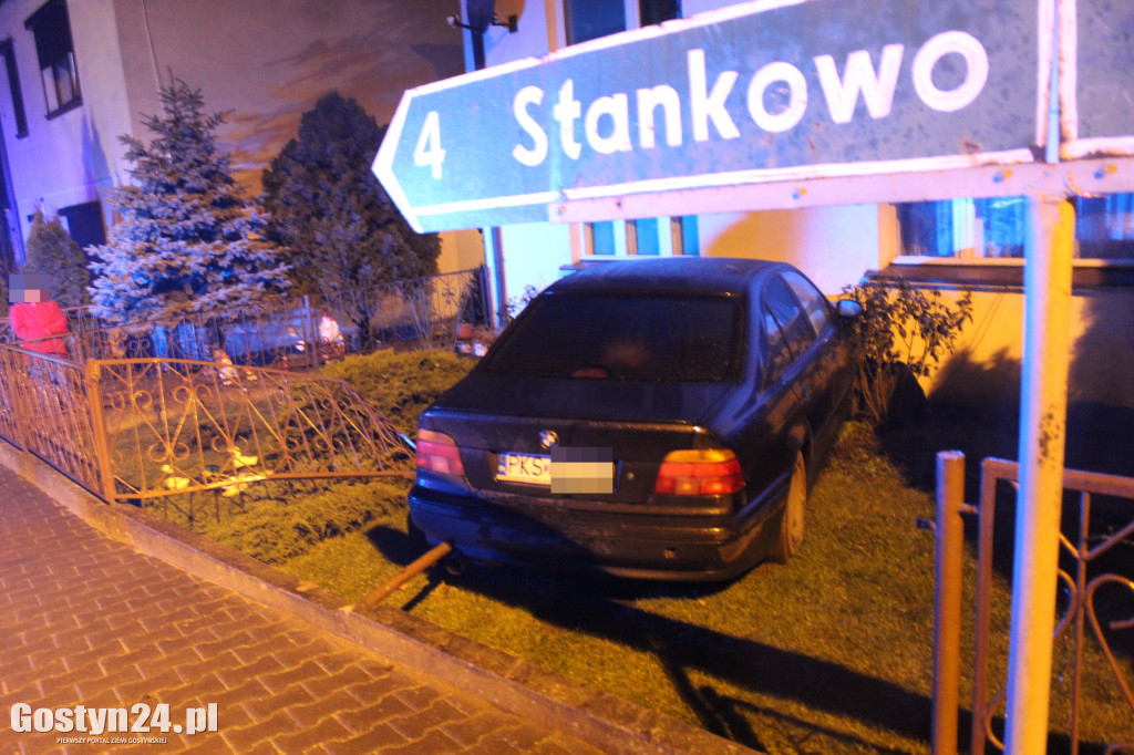Pijany kierowca wjechał w budynek mieszkalny