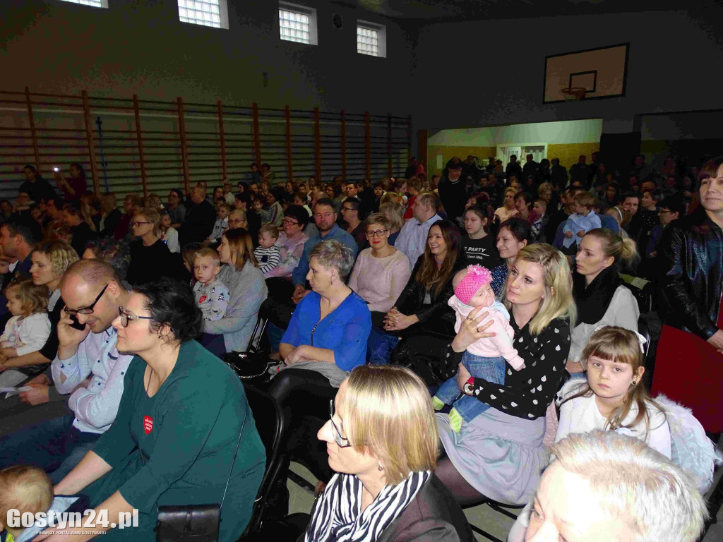 Pełna sala na kolędowym śpiewaniu