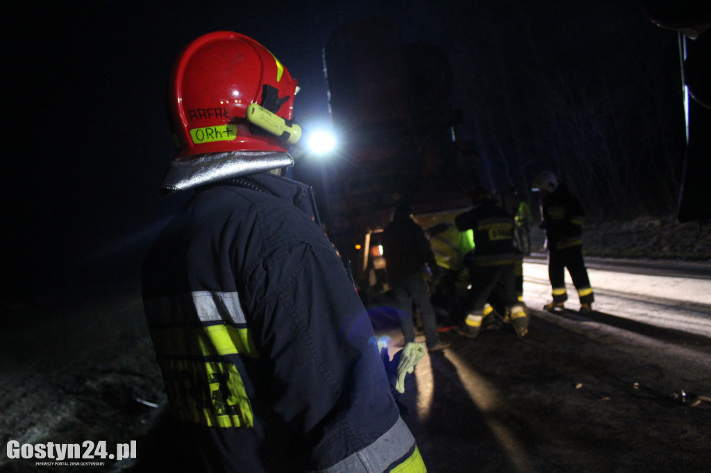 Tir wpadł do rowu na krajowej 12