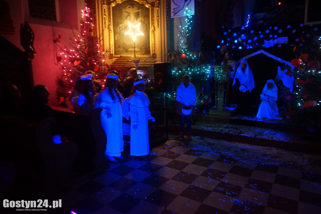 Jasełka w formie czarnego teatru w Starym Gostyniu