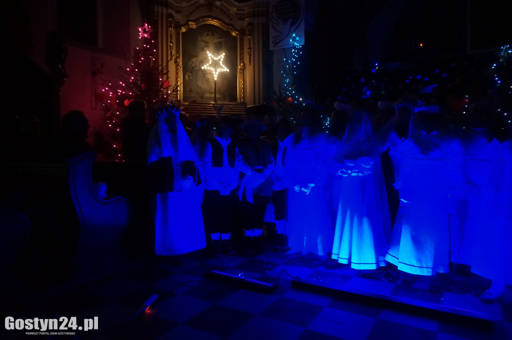 Jasełka w formie czarnego teatru w Starym Gostyniu