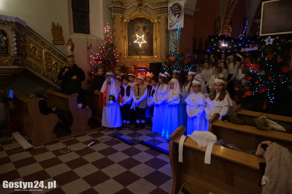 Jasełka w formie czarnego teatru w Starym Gostyniu