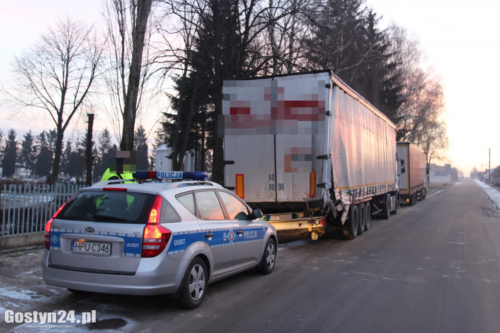 Zderzenie tirów na skrzyżowaniu dróg wojewódzkich