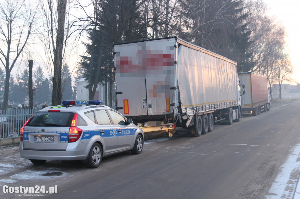 Zderzenie tirów na skrzyżowaniu dróg wojewódzkich
