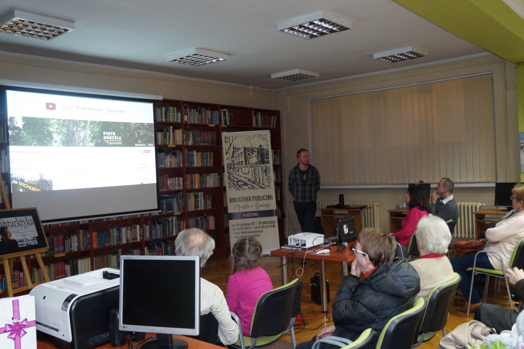 Piotr Horzela w gostyńskiej bibliotece