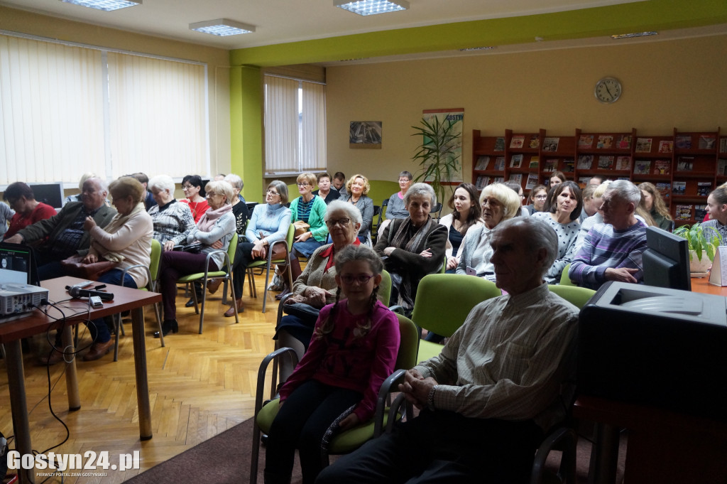 Piotr Horzela w gostyńskiej bibliotece