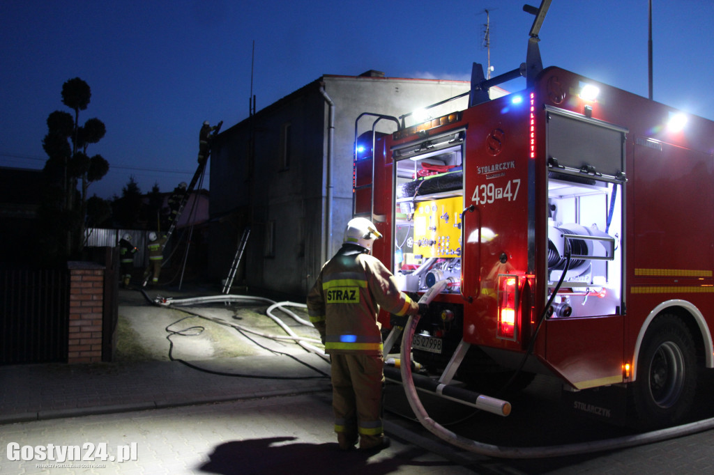 Pożar dachu domu jednorodzinnego w Poniecu