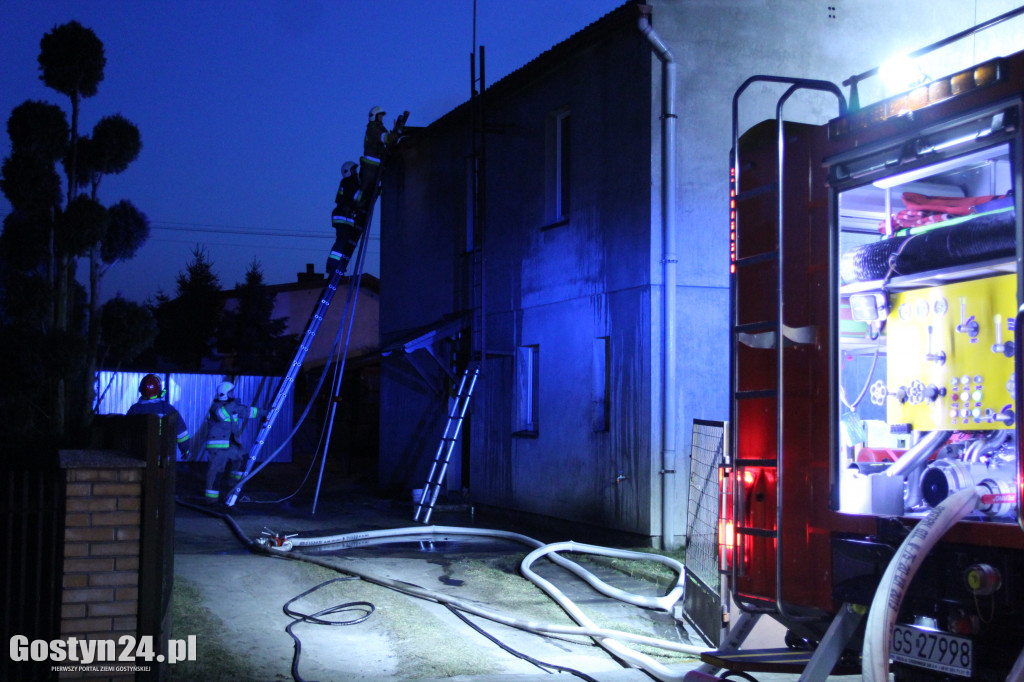 Pożar dachu domu jednorodzinnego w Poniecu