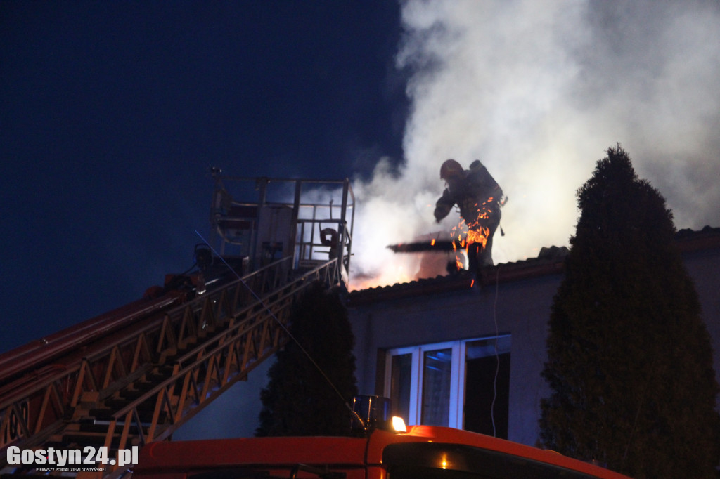 Pożar dachu domu jednorodzinnego w Poniecu