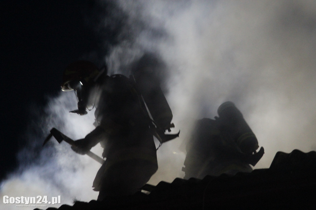 Pożar dachu domu jednorodzinnego w Poniecu