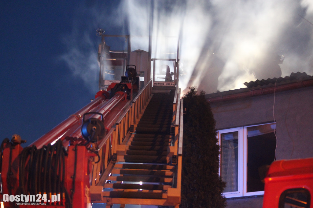 Pożar dachu domu jednorodzinnego w Poniecu