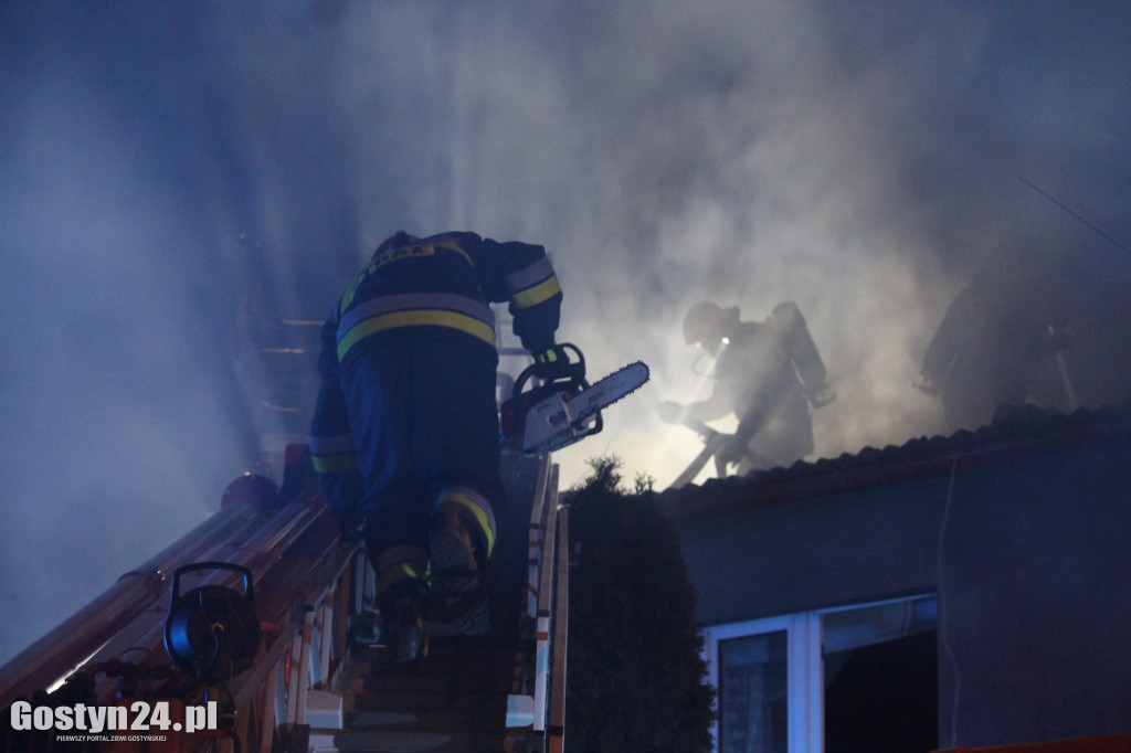 Pożar dachu domu jednorodzinnego w Poniecu