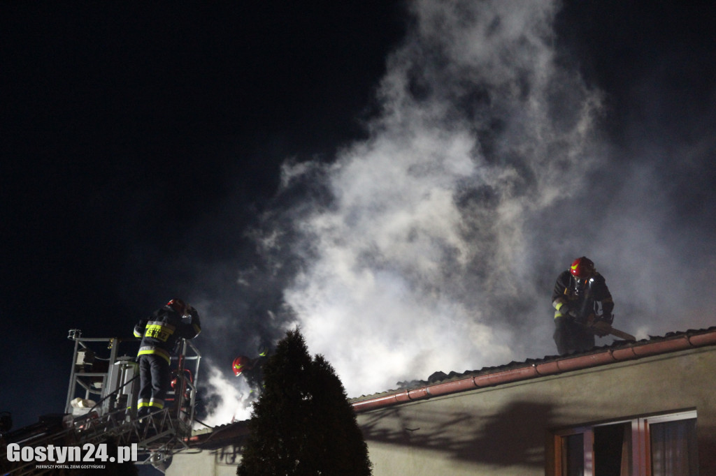 Pożar dachu domu jednorodzinnego w Poniecu