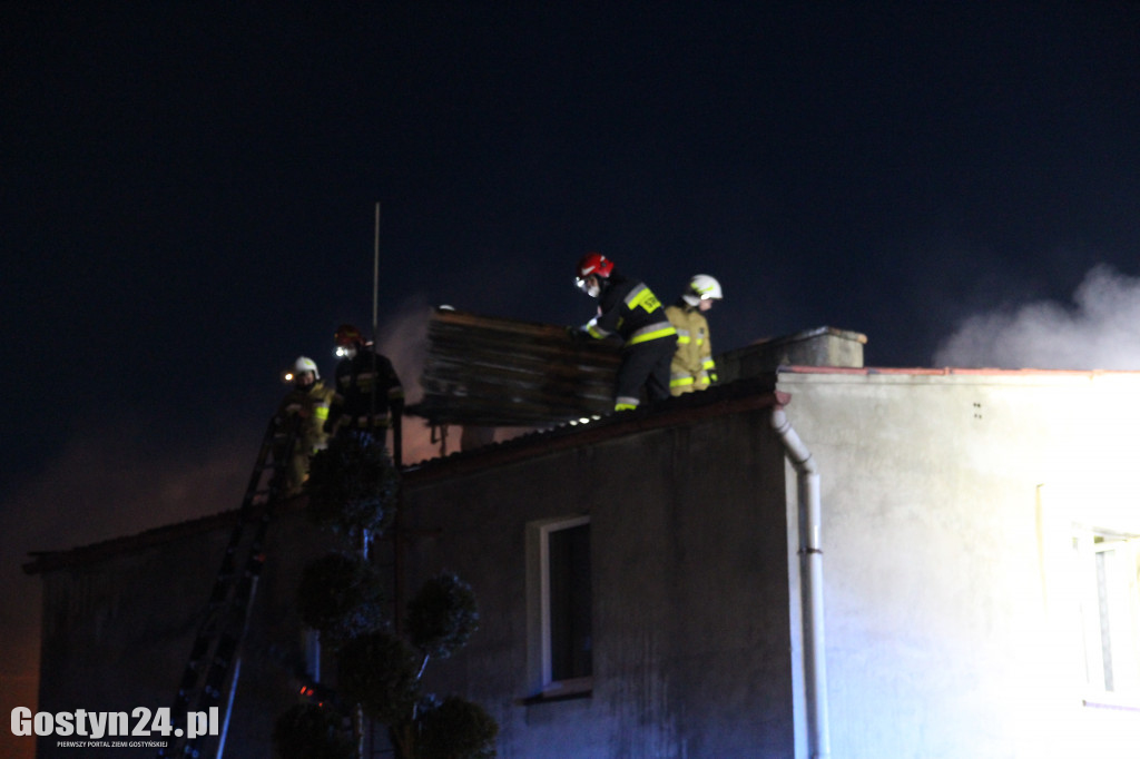 Pożar dachu domu jednorodzinnego w Poniecu