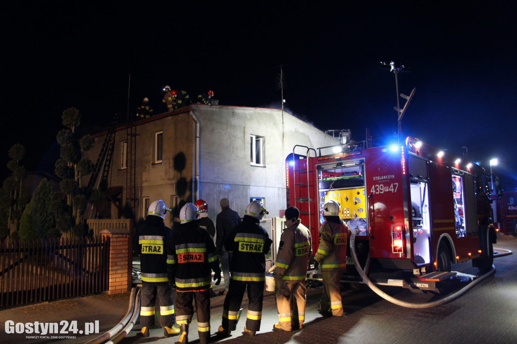 Pożar dachu domu jednorodzinnego w Poniecu