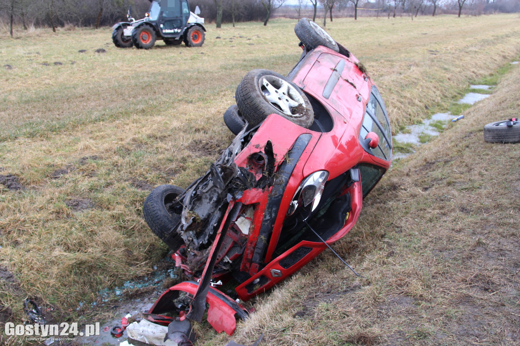 Dachowanie renault w Tanecznicy