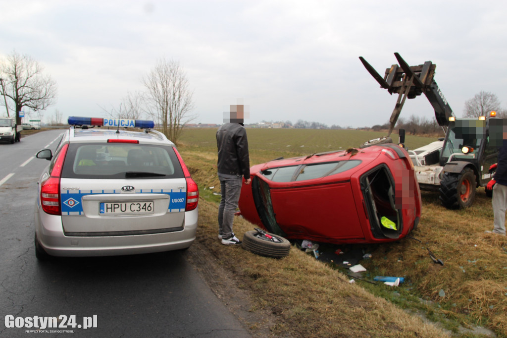Dachowanie renault w Tanecznicy