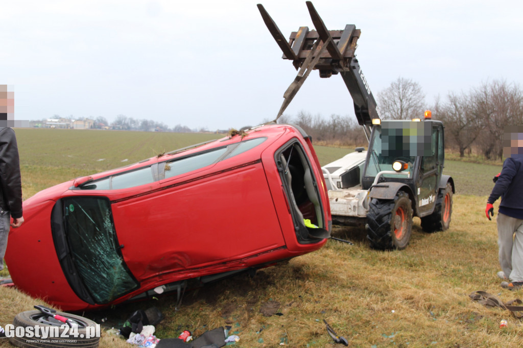 Dachowanie renault w Tanecznicy