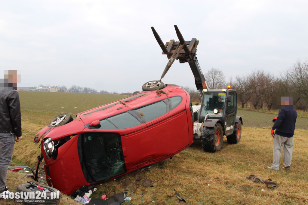 Dachowanie renault w Tanecznicy