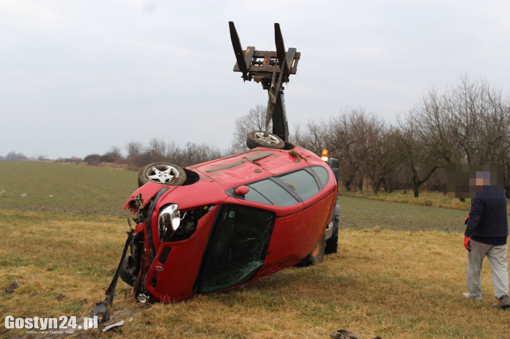 Dachowanie renault w Tanecznicy