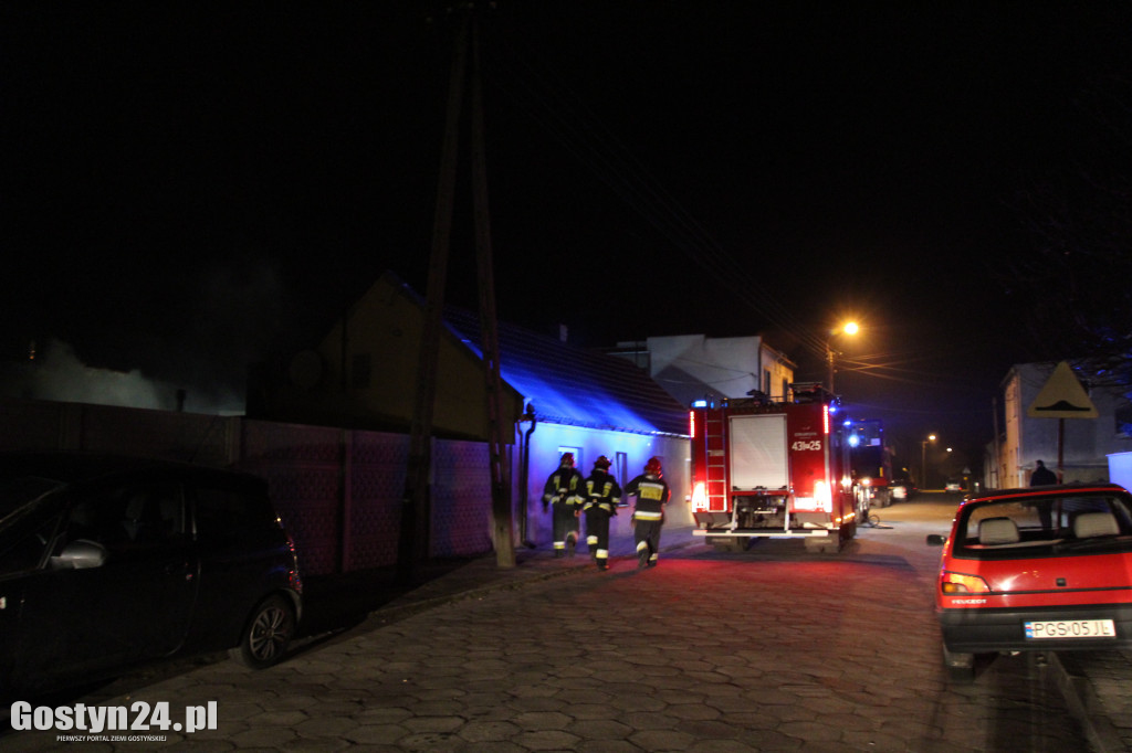 Pożar w budynku gospodarczym w Piaskach