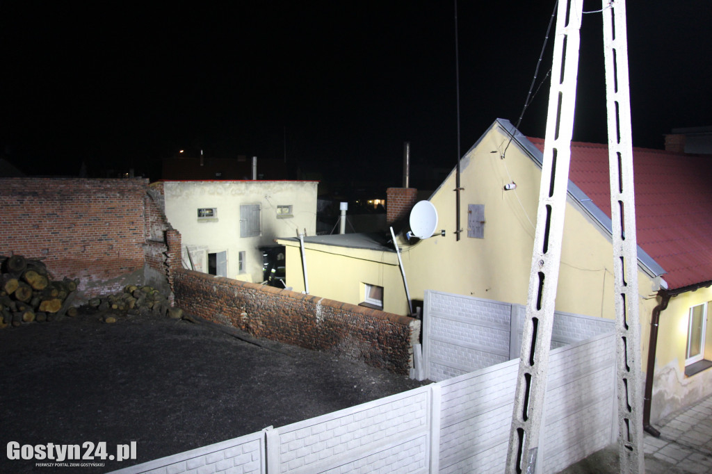Pożar w budynku gospodarczym w Piaskach