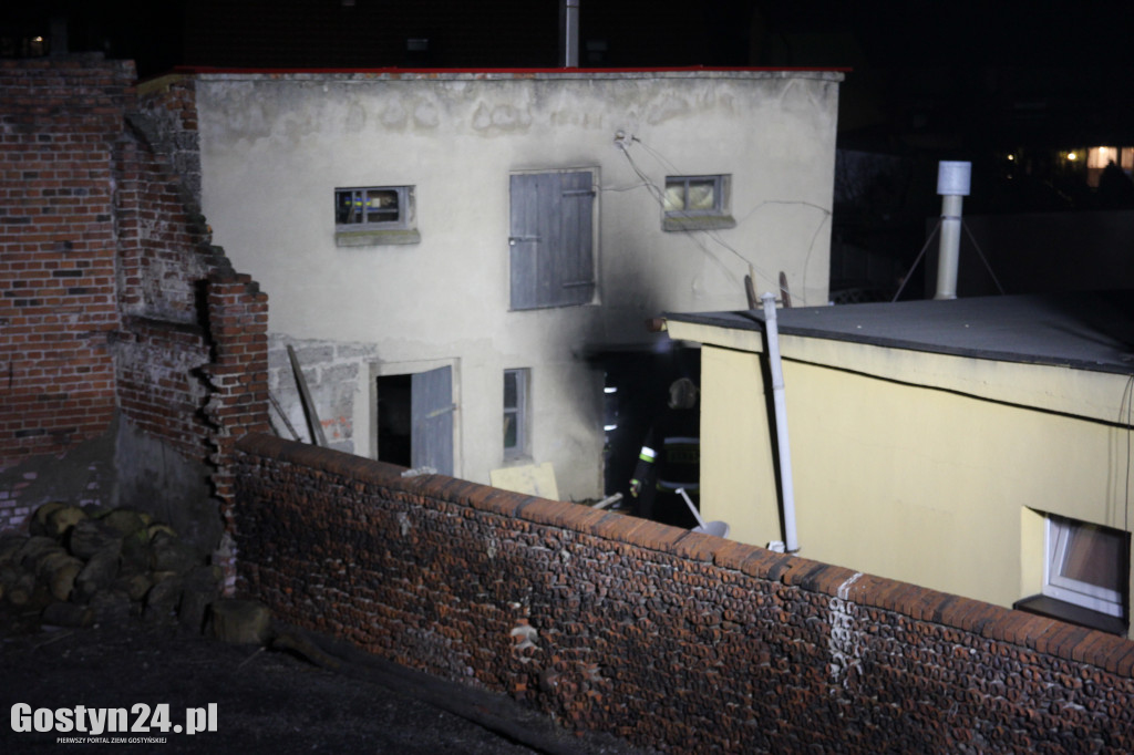 Pożar w budynku gospodarczym w Piaskach