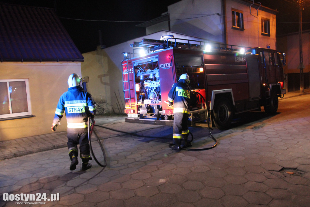Pożar w budynku gospodarczym w Piaskach