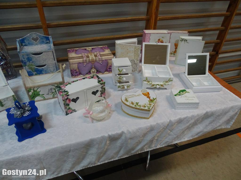 Świąteczne rękodzieło zdominowały panie