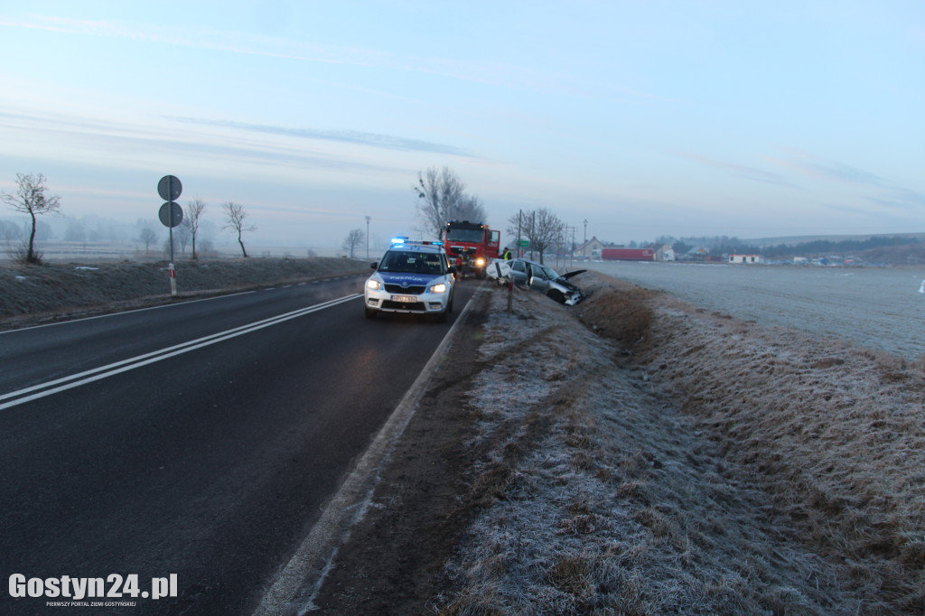 Poranny wypadek na wjeździe do Gostynia