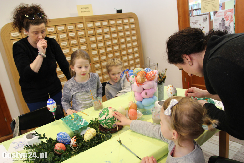 Warsztaty wielkanocne w gostyńskiej bibliotece